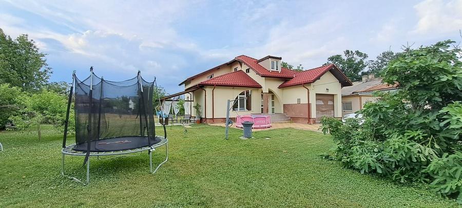 Casă individuală cu 6 camere cu Canalizare în Stoenești (Florești-Stoenești)