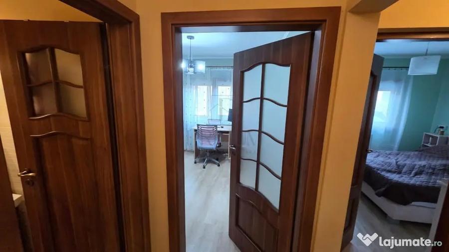 Apartament cu 3 camere decomandat în Torontalului