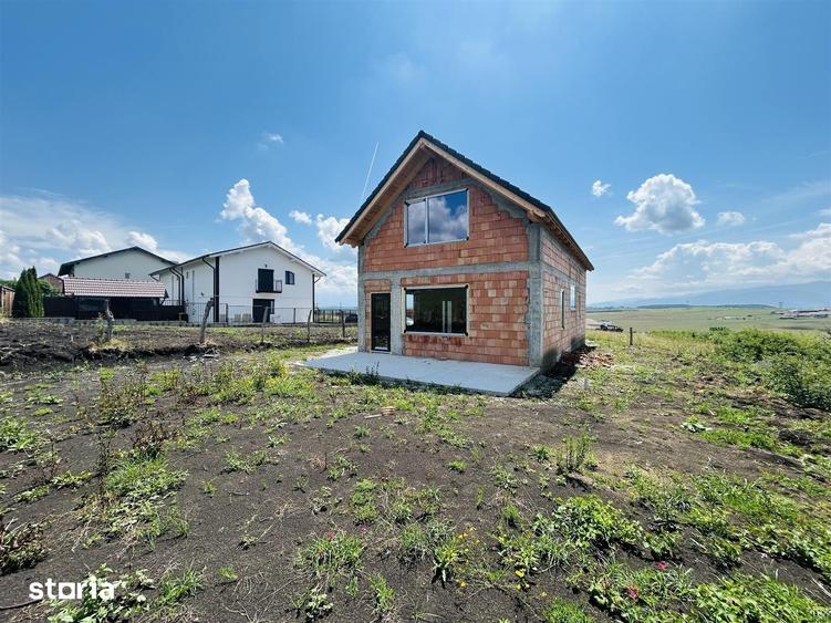 Casă cu 4 camere cu Teren 328 Mp în Roșia