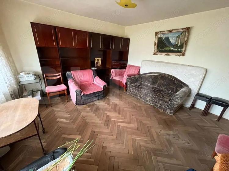 Apartament cu 3 camere decomandat, mobilat în Central