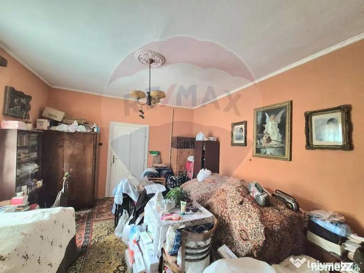 Casă cu 3 camere cu Teren 1100 Mp în Pârneava