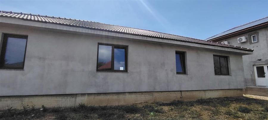 Casă cu 4 camere cu Teren 700 Mp în Episcopia Bihorului