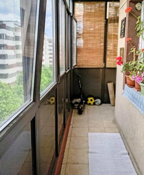 Apartament cu 2 camere decomandat în Roșu