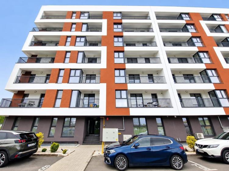 Apartament cu 4 camere semidecomandat în Florești