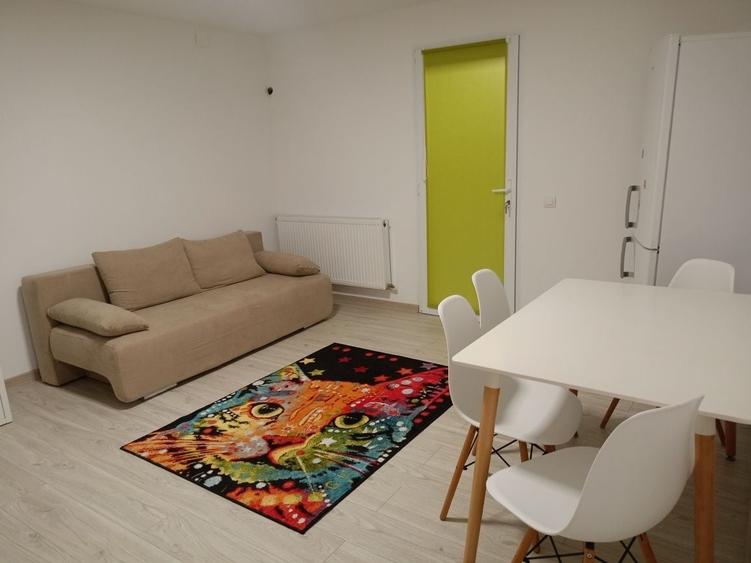 Apartament cu 3 camere semidecomandat în Central