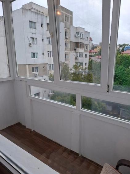 Apartament cu 3 camere semidecomandat, mobilat în Tătărași