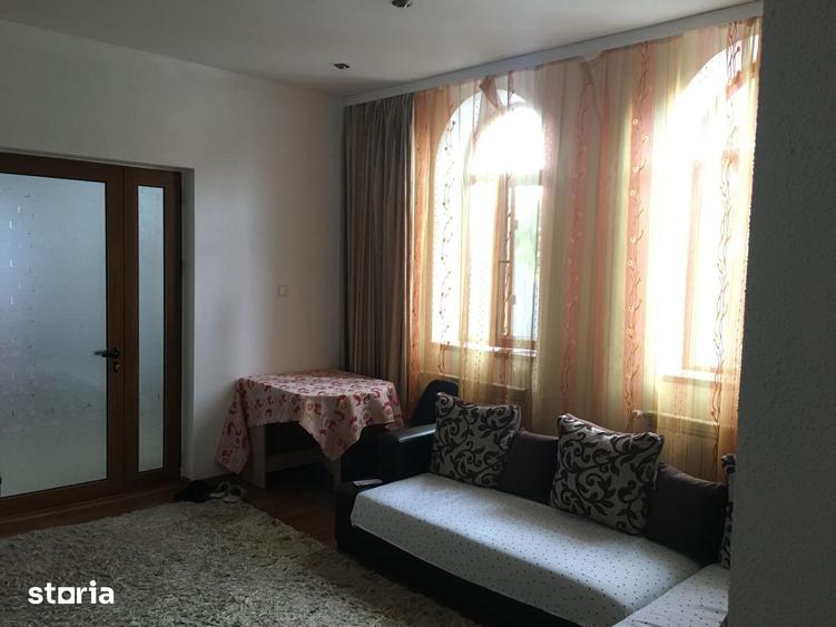 Casă cu 3 camere cu Teren 200 Mp în Central