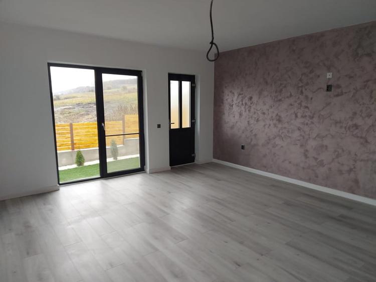 Casă individuală cu 4 camere cu Teren 500 Mp în Corușu