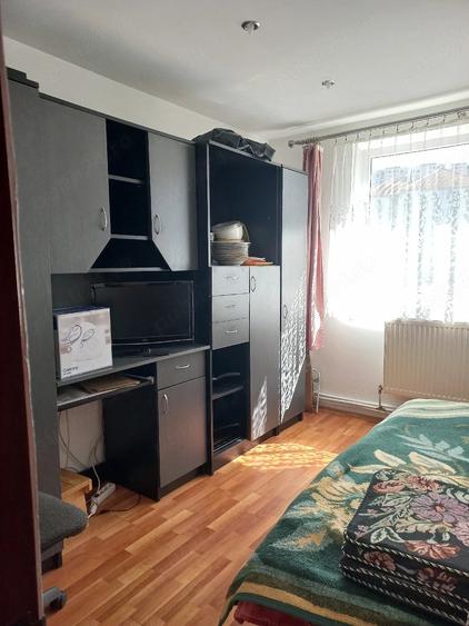 Apartament cu 4 camere semidecomandat în Central