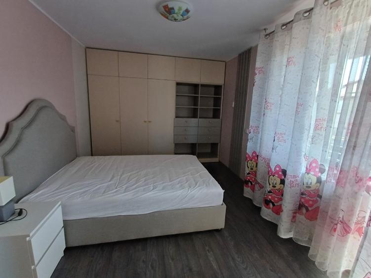 Casă individuală cu 5 camere cu Teren 375 Mp în Exterior Est
