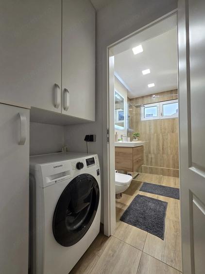 Apartament cu 3 camere semidecomandat, mobilat în Central