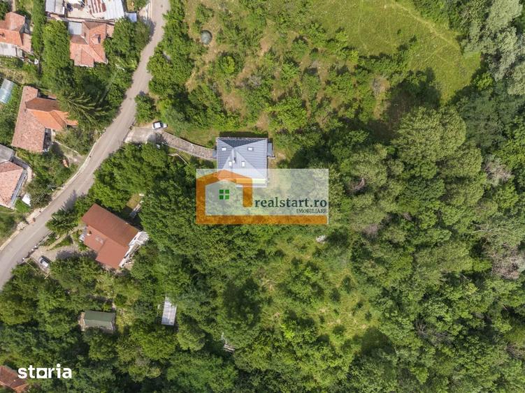 Casă cu 6 camere cu Teren 3300 Mp în Cornu