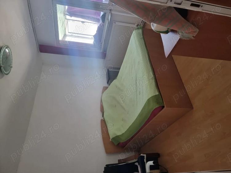 Apartament cu 3 camere decomandat în Poarta 6
