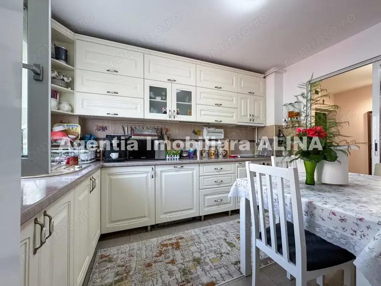 Apartament cu 3 camere decomandat în Astoria
