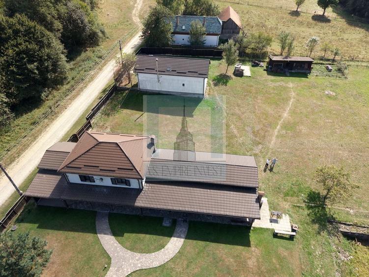 Casă cu 7 camere cu Canalizare în Valea Dobârlăului