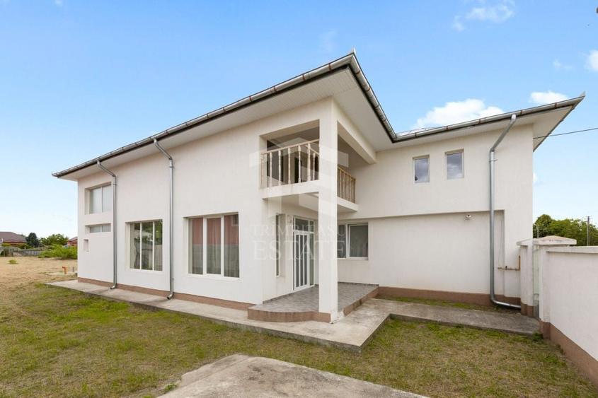 Casă cu 5 camere cu Teren 1446 Mp în Macea