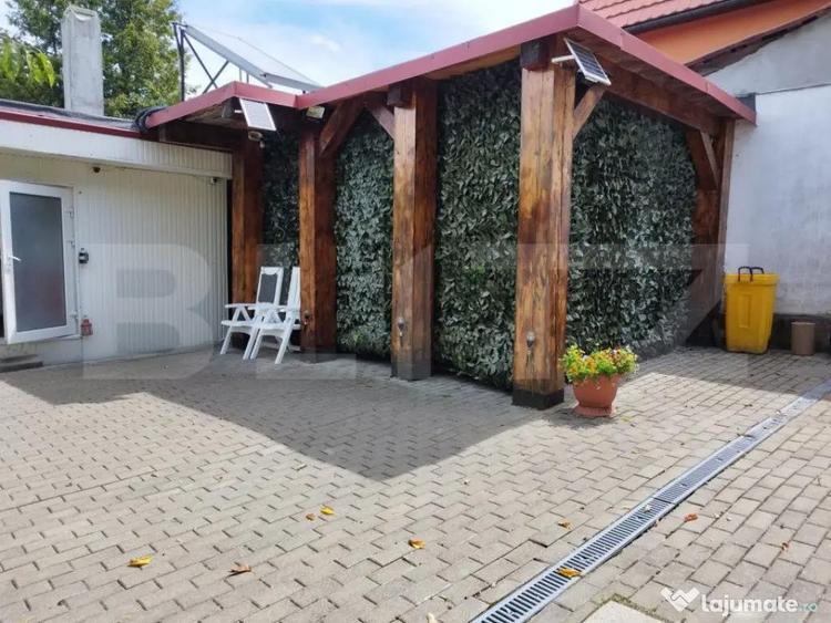 Casă cu 7 camere cu Teren 440 Mp în Poiana