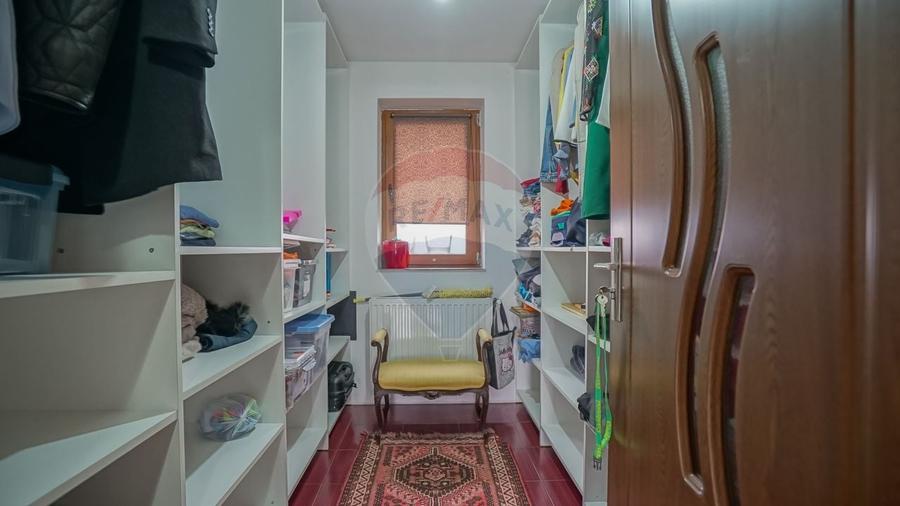 Casă individuală cu 5 camere cu Teren 512 Mp în Sânpetru