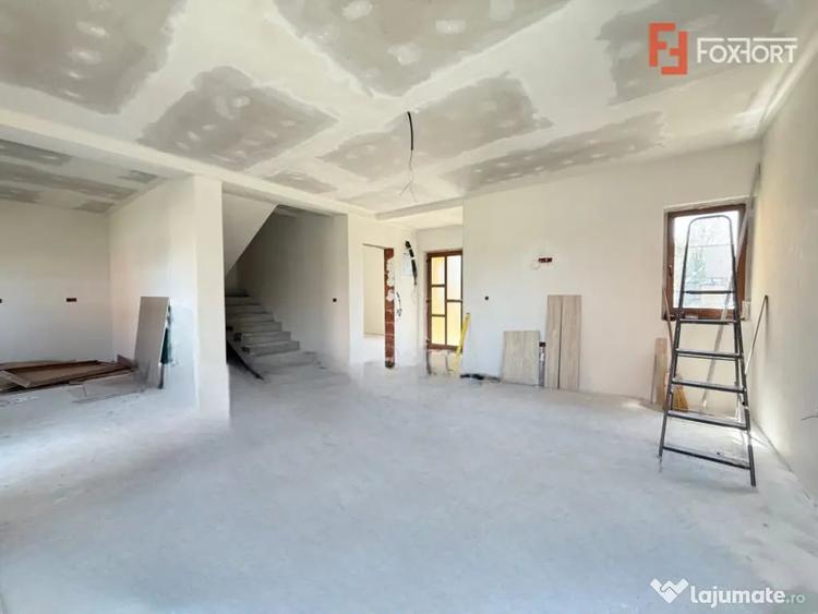 Casă cu 5 camere cu Teren 348 Mp în Săcălaz