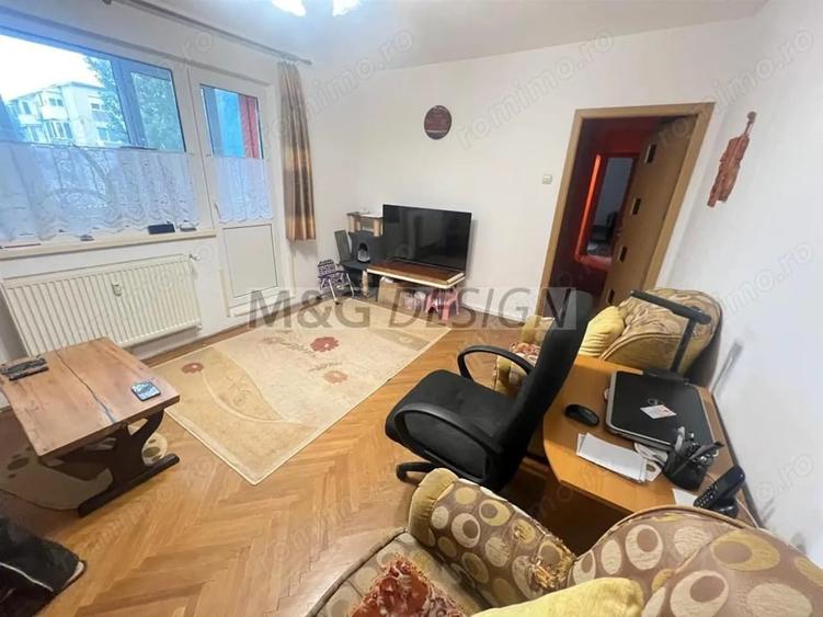 Apartament cu 3 camere semidecomandat în Dacia