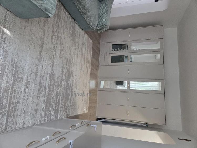 Apartament cu 3 camere semidecomandat, mobilat în Titan