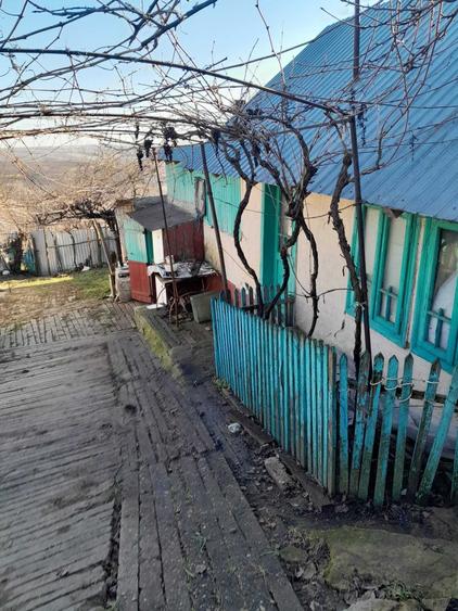 Casă cu 4 camere în Mălușteni