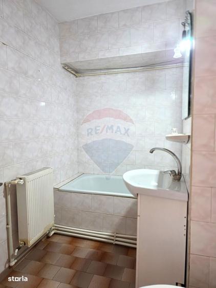 Apartament 3 camere, in zona Pod, Ramnicu Sarat et.4/4 - 7