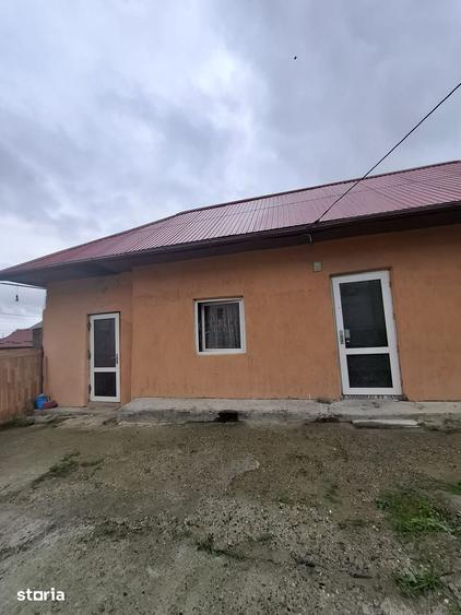 Casă cu 2 camere cu Teren 590 Mp în Central