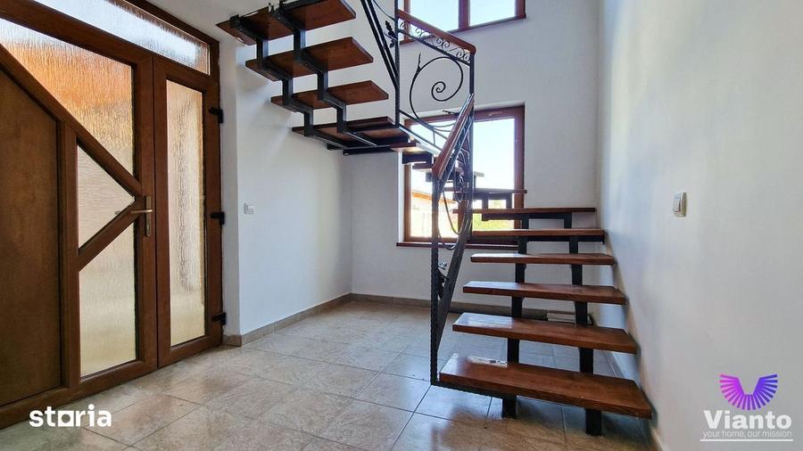 Casă cu 5 camere cu Teren 483 Mp în Trei Stejari