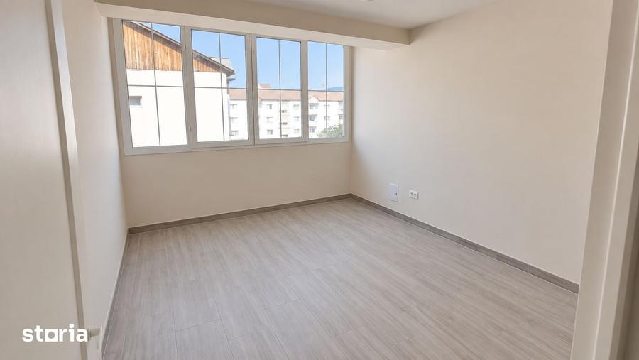 Apartament cu 8 camere în Central