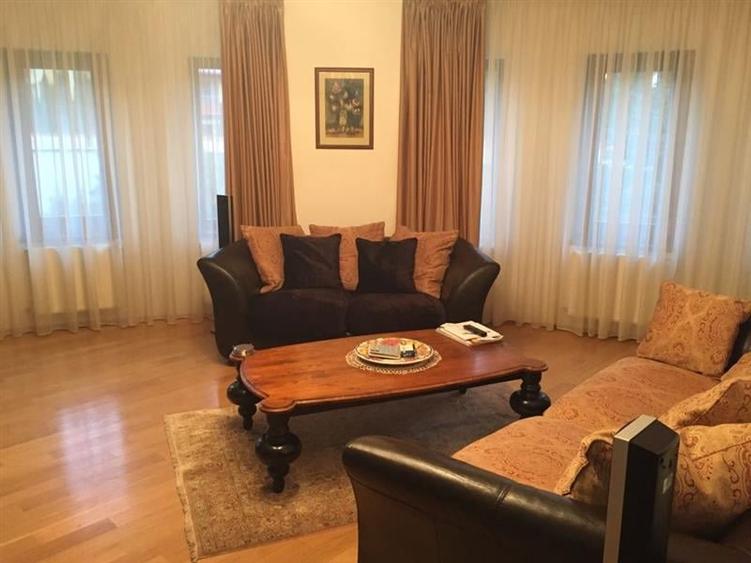 Casă individuală cu 6 camere cu Teren 550 Mp în Băneasa