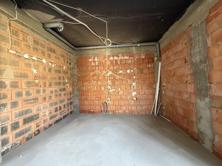 Duplex cu 5 camere decomandat cu Canalizare în Central