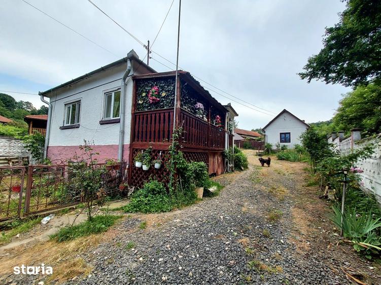 Casă cu 2 camere cu Teren 7000 Mp în Certeju de Sus
