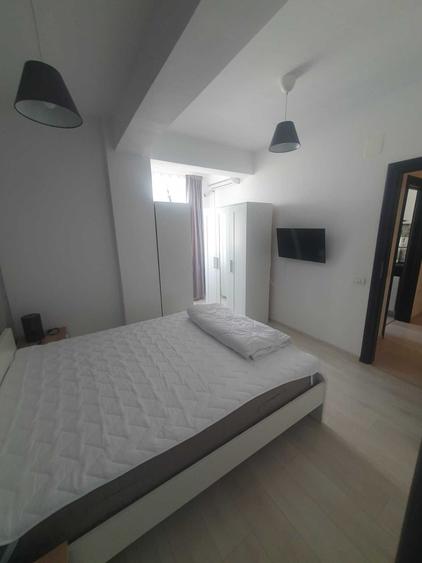 Apartament cu 3 camere semidecomandat în Central