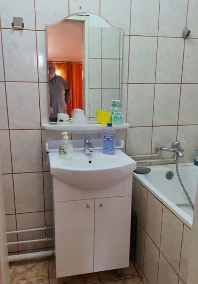 Apartament cu 3 camere semidecomandat, mobilat în Ozana
