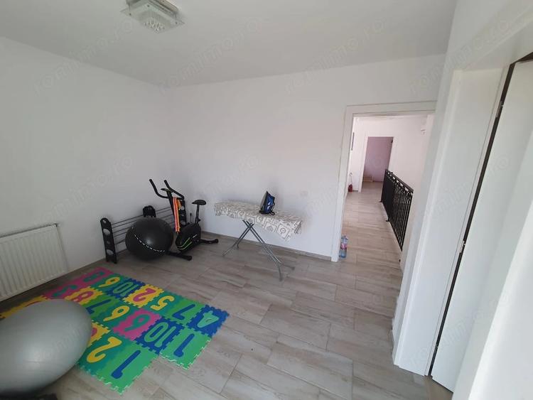 Casă cu 4 camere cu Teren 400 Mp în Dumbrăvița