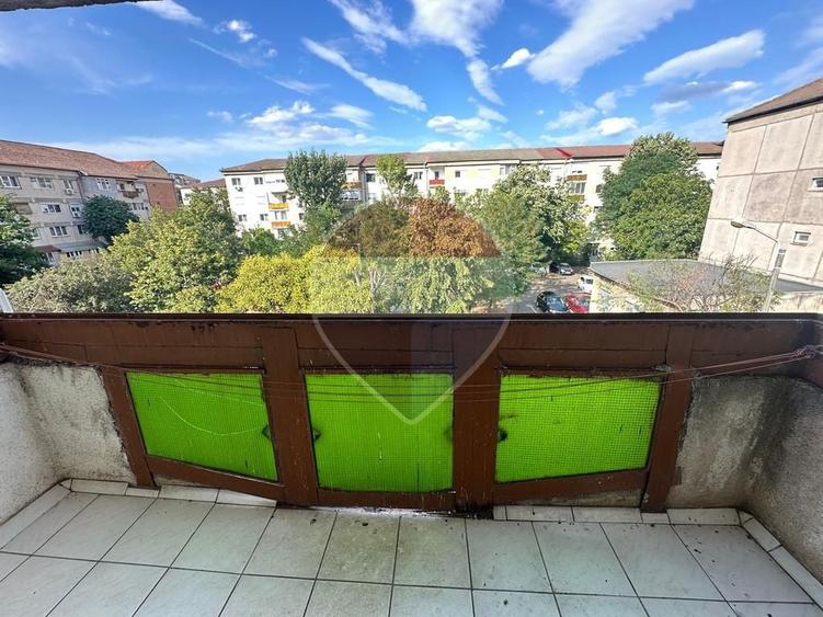 Apartament cu 3 camere decomandat în Rogerius