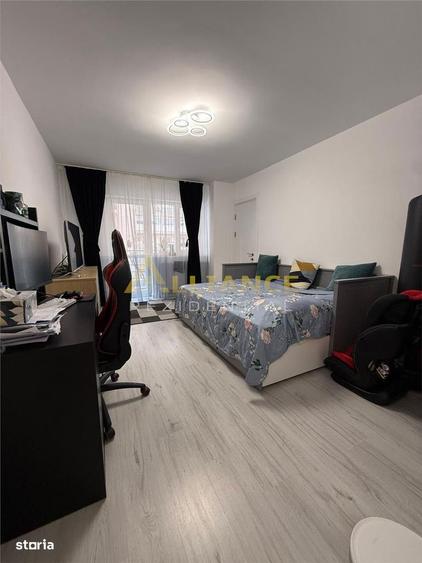 Apartament cu 3 camere, mobilat în Central — fotografia 1