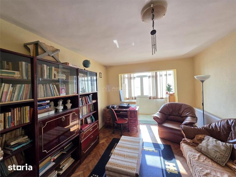 Apartament cu 3 camere decomandat în Micro 5