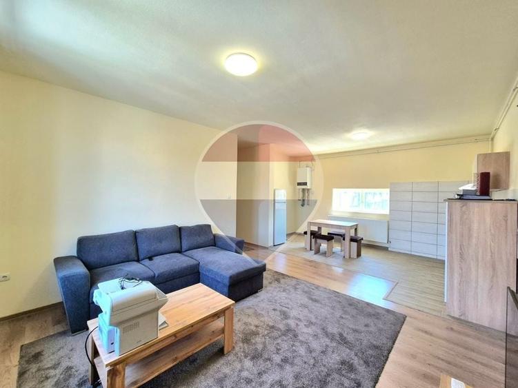 Apartament cu 3 camere, la prima închiriere, în zona centrală - 2