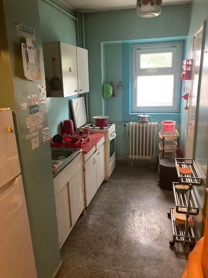 Apartament cu 4 camere decomandat în Colentina