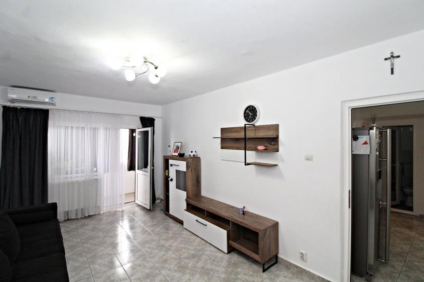 Apartament cu 4 camere decomandat în Anda