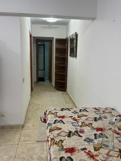 Apartament cu 3 camere semidecomandat în Unirii