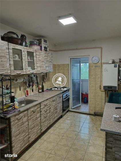 Apartament cu 3 camere decomandat în Tătărași