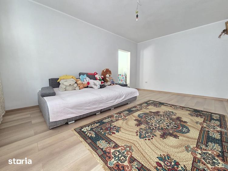 Apartament cu 3 camere semidecomandat în Micro 17