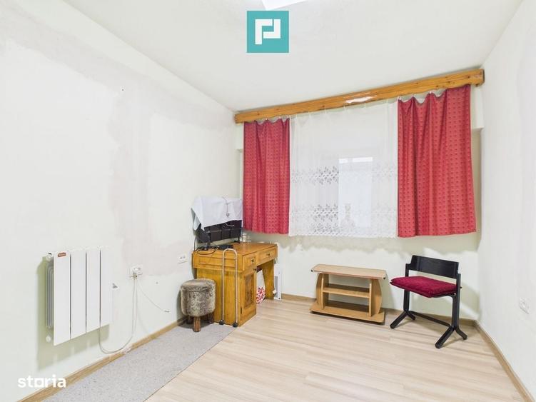 Casă cu 3 camere decomandat cu Teren 300 Mp în Central