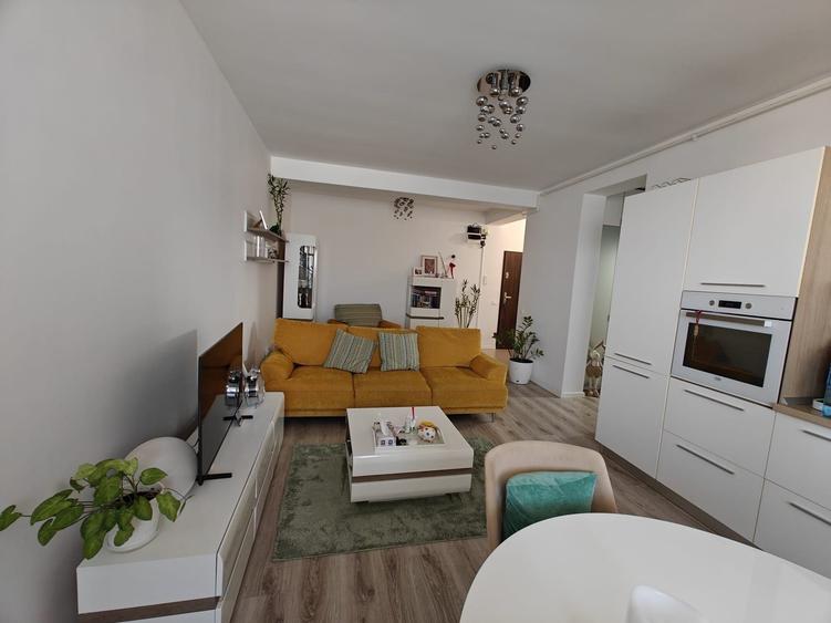 Apartament cu 3 camere decomandat în Central
