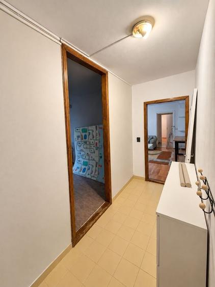 Apartament cu 2 camere semidecomandat, mobilat în Buziașului