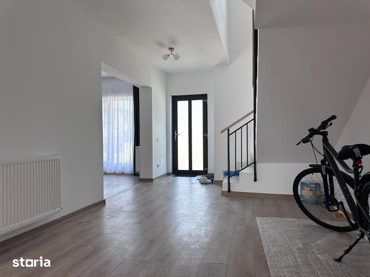 Casă cu 4 camere cu Teren 300 Mp în Ulmi