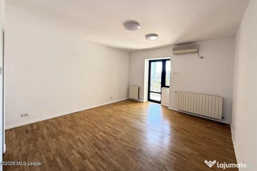Apartament cu 6 camere decomandat în Polonă